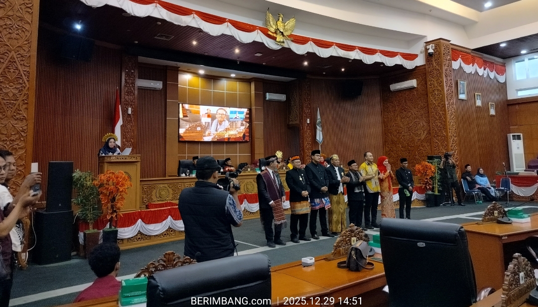 Paripurna Refleksi Akhir Tahun, DPRD Depok Anugerahkan BKD Award untuk Legislator Teladan
