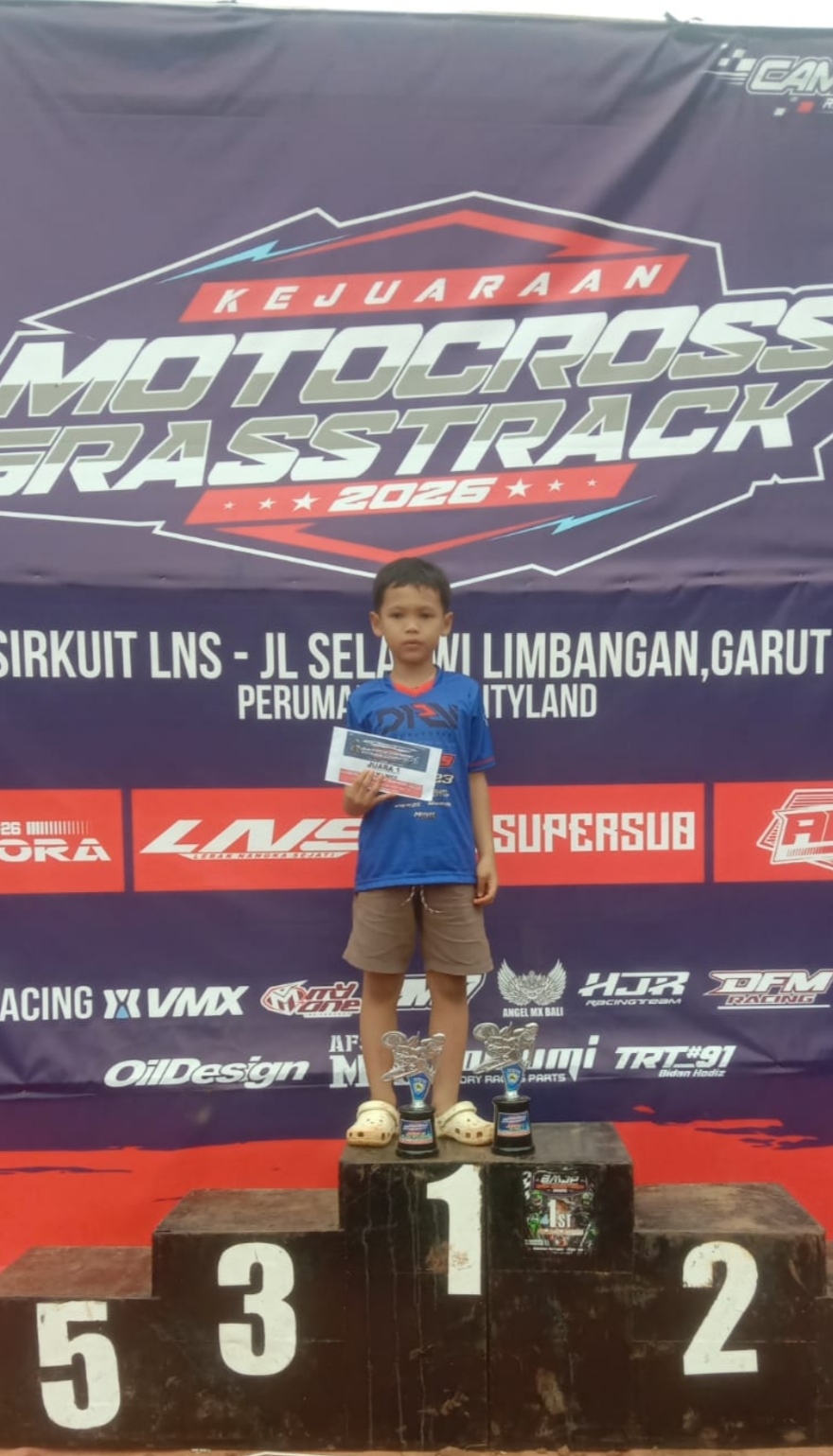 M. Dilan Ramadhan Pembalap Cilik Asal Cijeruk – Bogor Kembali Berprestasi Di Kejuaraan Grasstrack Garut