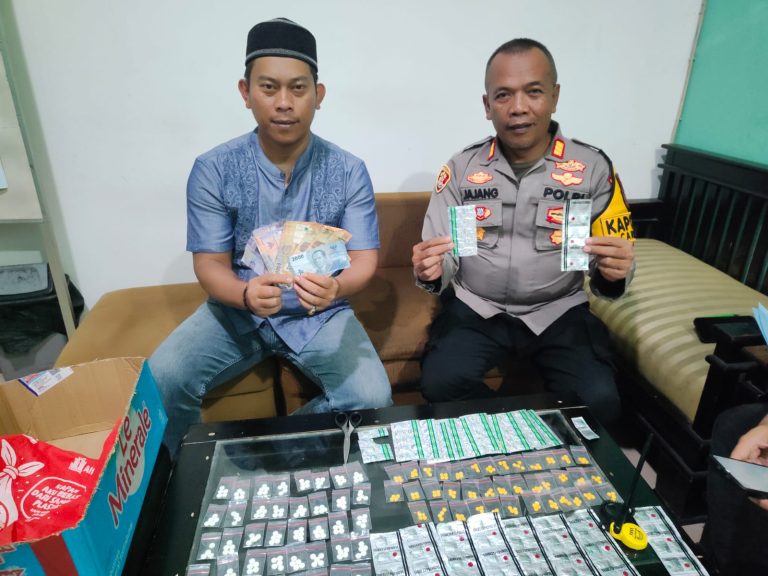 Pelaku Pengedar Obat Golongan G Kabur Saat Digerebek Polsek Caringin, 586 Butir Obat Berhasil Di Amankan