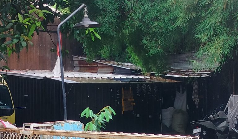 Gudang Online di Sukmajaya Diduga Berdiri di Lahan Fasos-Fasum, Warga Keluhkan Aktivitas Truk